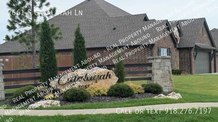2661 S Catalayah Ln - Photo 2 of 14