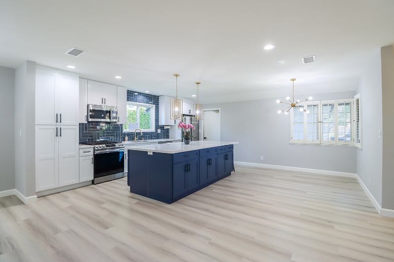 22306 Hart St - Photo 3 of 20