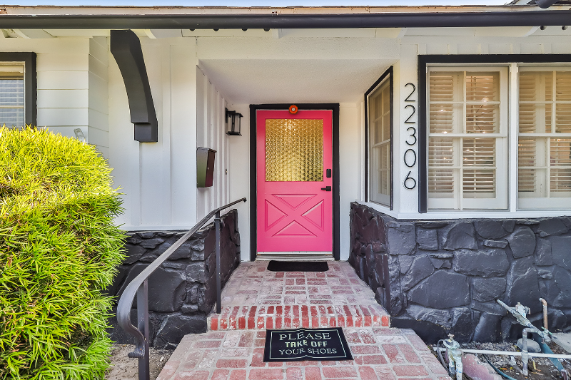 22306 Hart St - Photo 6 of 20