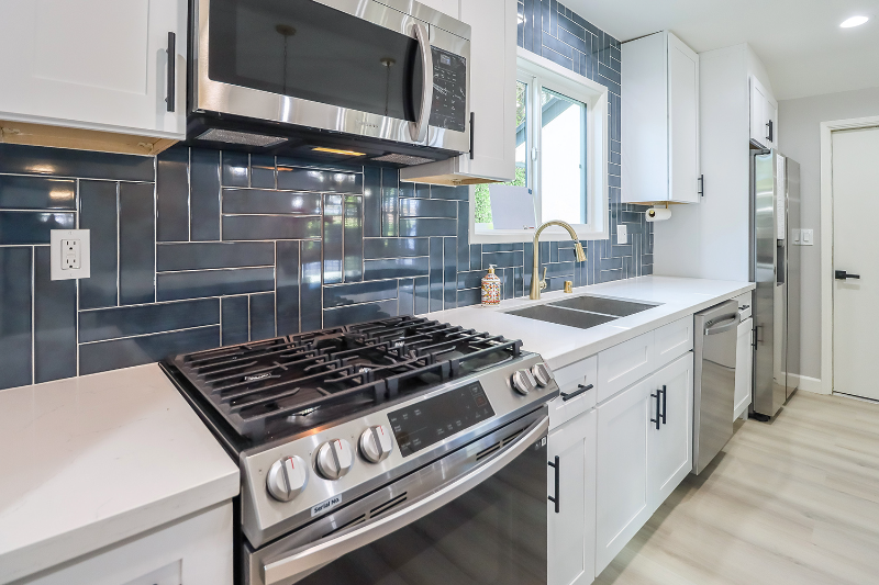 22306 Hart St - Photo 7 of 20