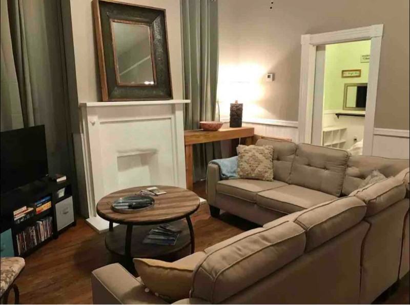 322 W Hall St #A - Photo 3 of 10