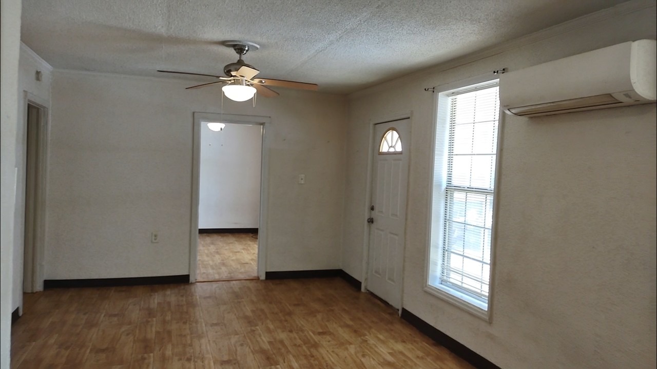 609 East 7th Street, Unit B - Photo 4 of 8