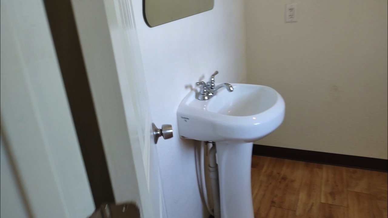 609 East 7th Street, Unit B - Photo 7 of 8