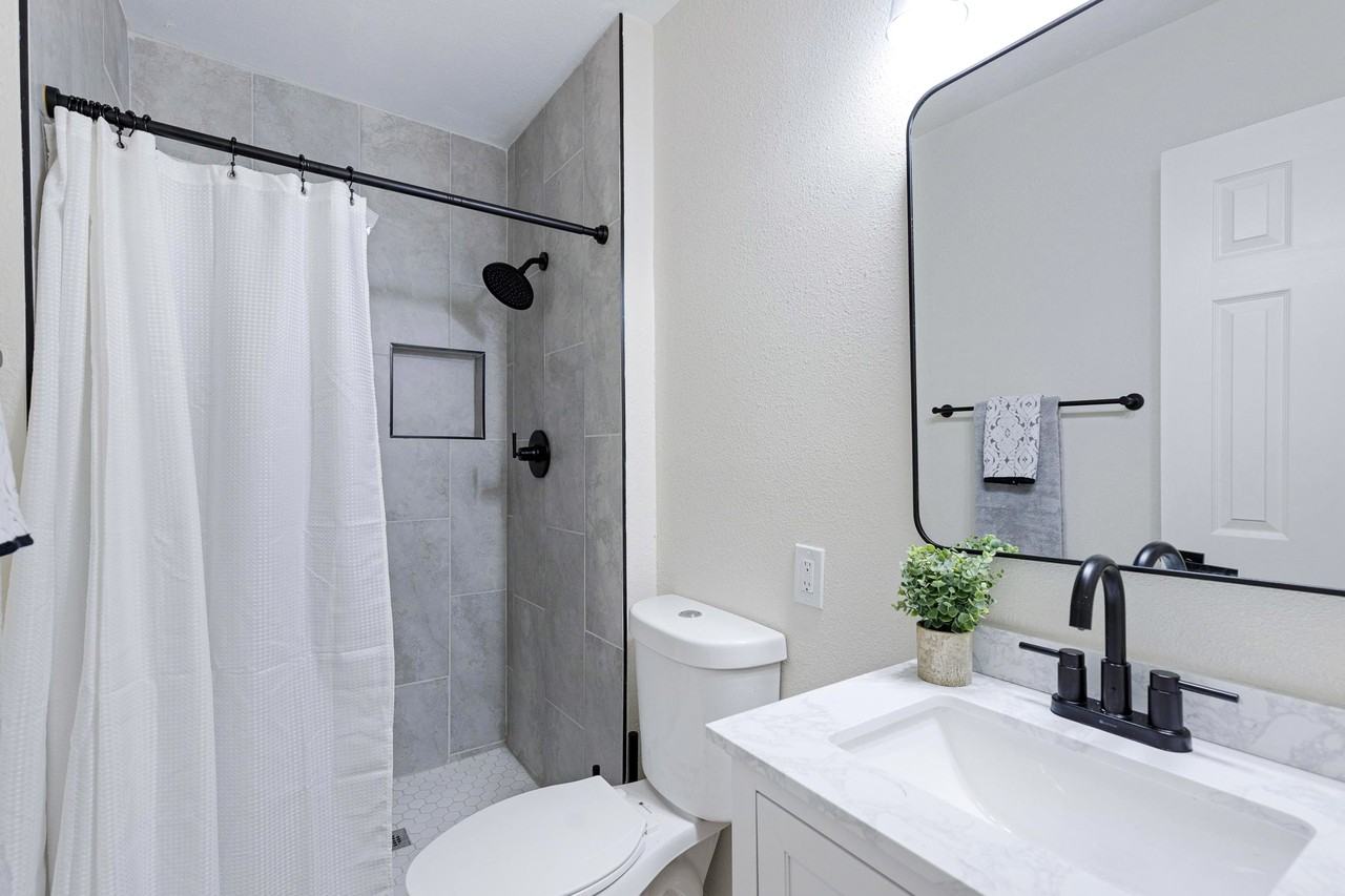 W Inglewood St - Photo 2 of 14