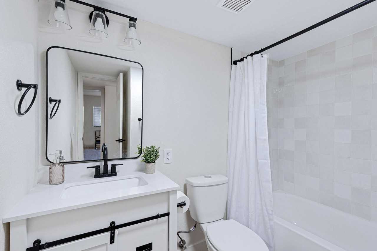 W Inglewood St - Photo 4 of 14