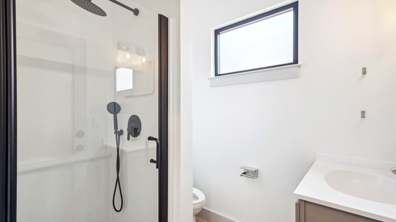 N Robertson St - Photo 2 of 11