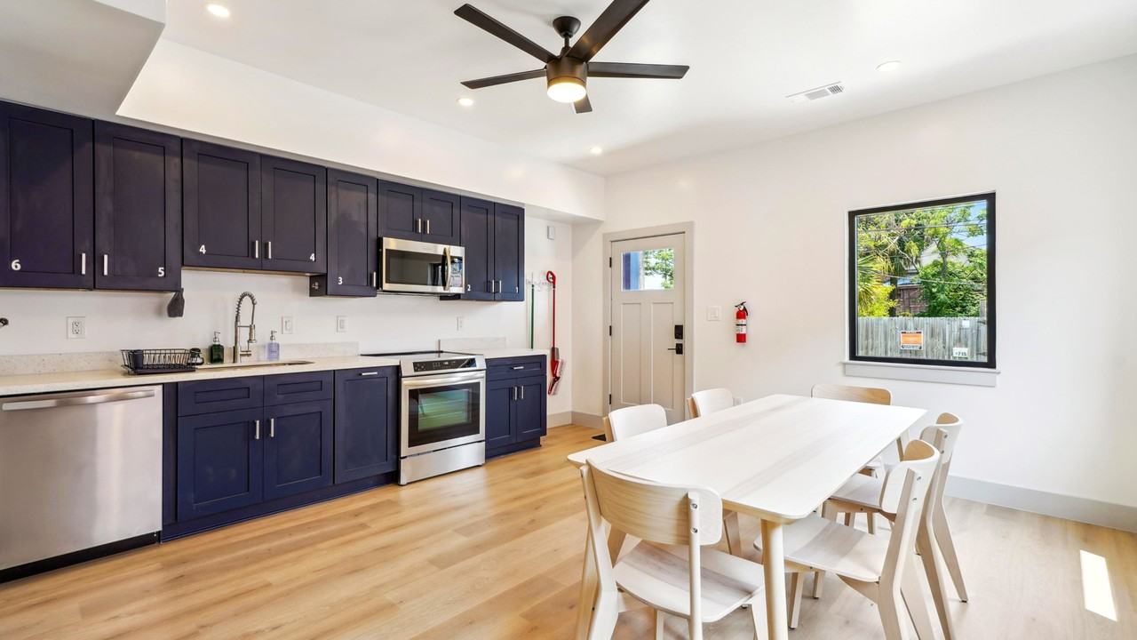 N Robertson St - Photo 3 of 11