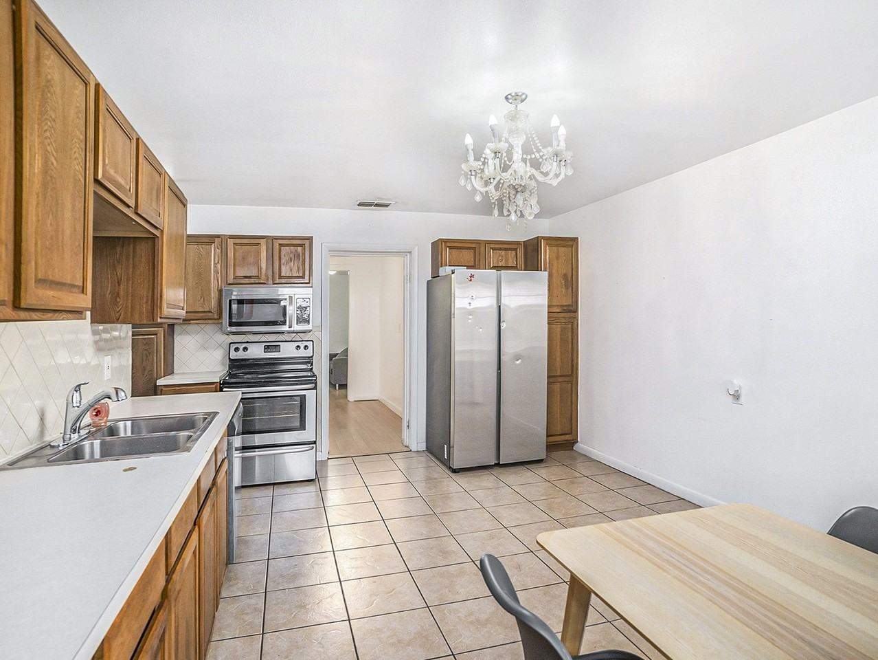 N 18th St - Photo 3 of 8