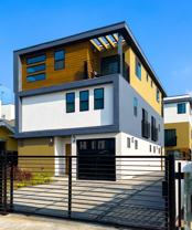 Top-of-the-line 4 bed/4 bath townhomes WITH PARKING! - Photo 1 of 1