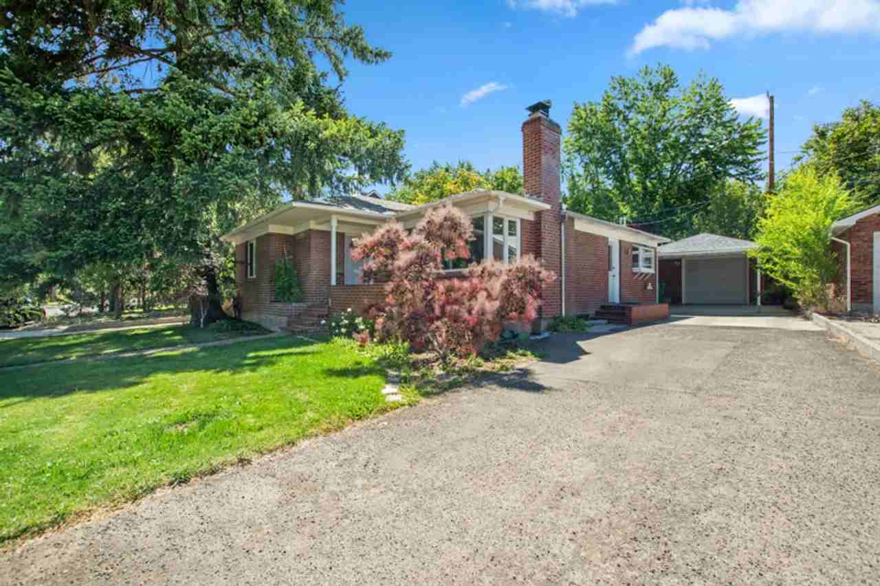 1395 Nixon Ave - Photo 2 of 13