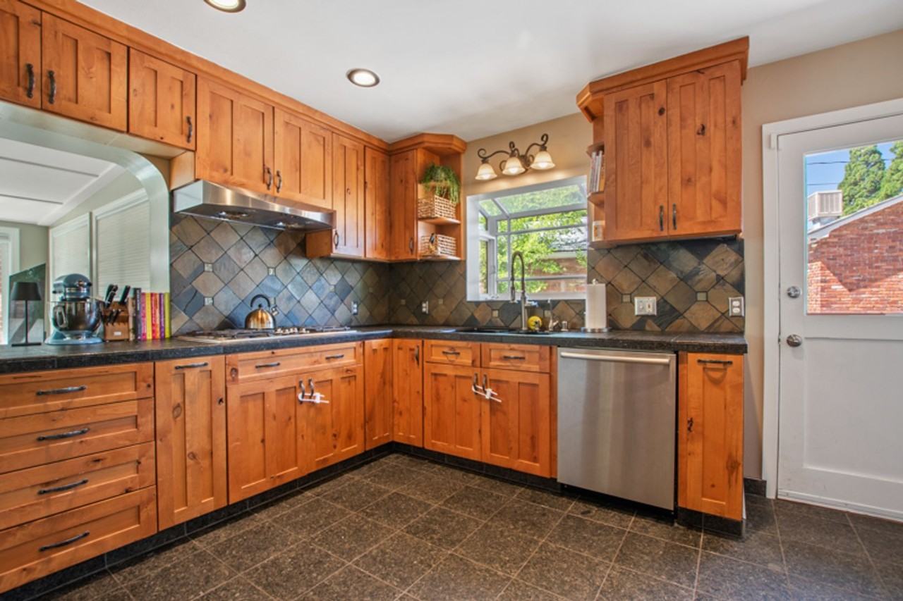 1395 Nixon Ave - Photo 7 of 13