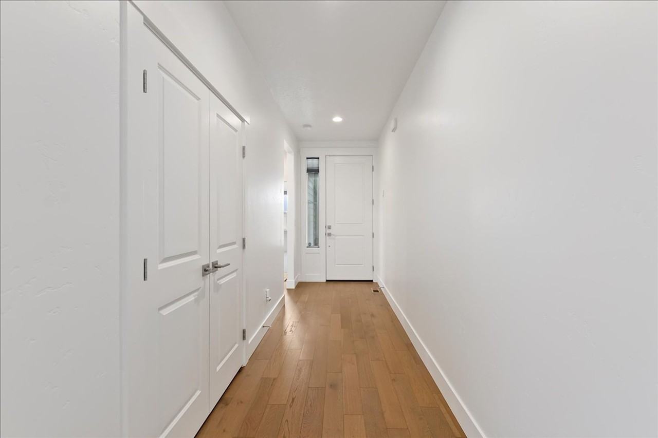 4831 S Colusa Ave - Photo 2 of 50