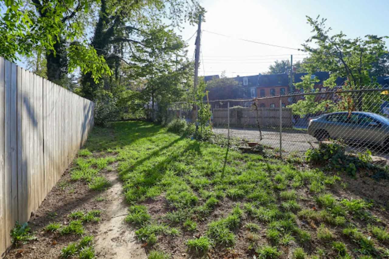 223 S Queen St - Photo 2 of 19