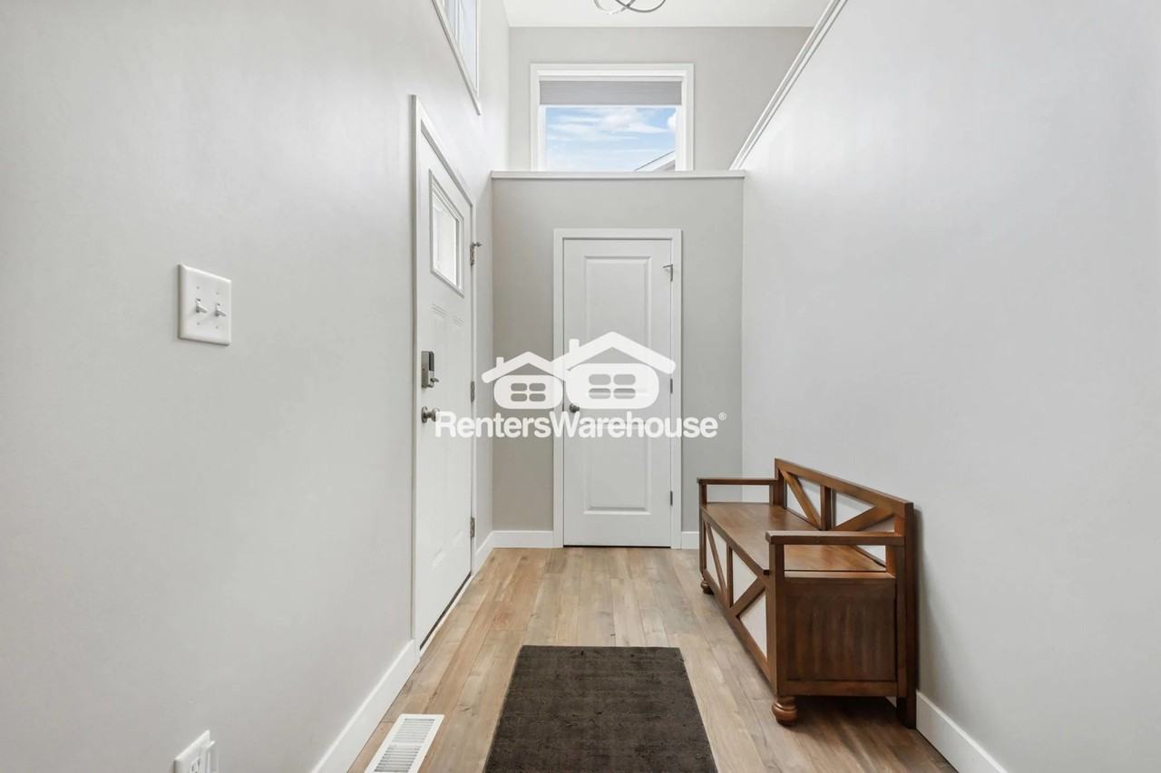 1185 Filkins St - Photo 3 of 27