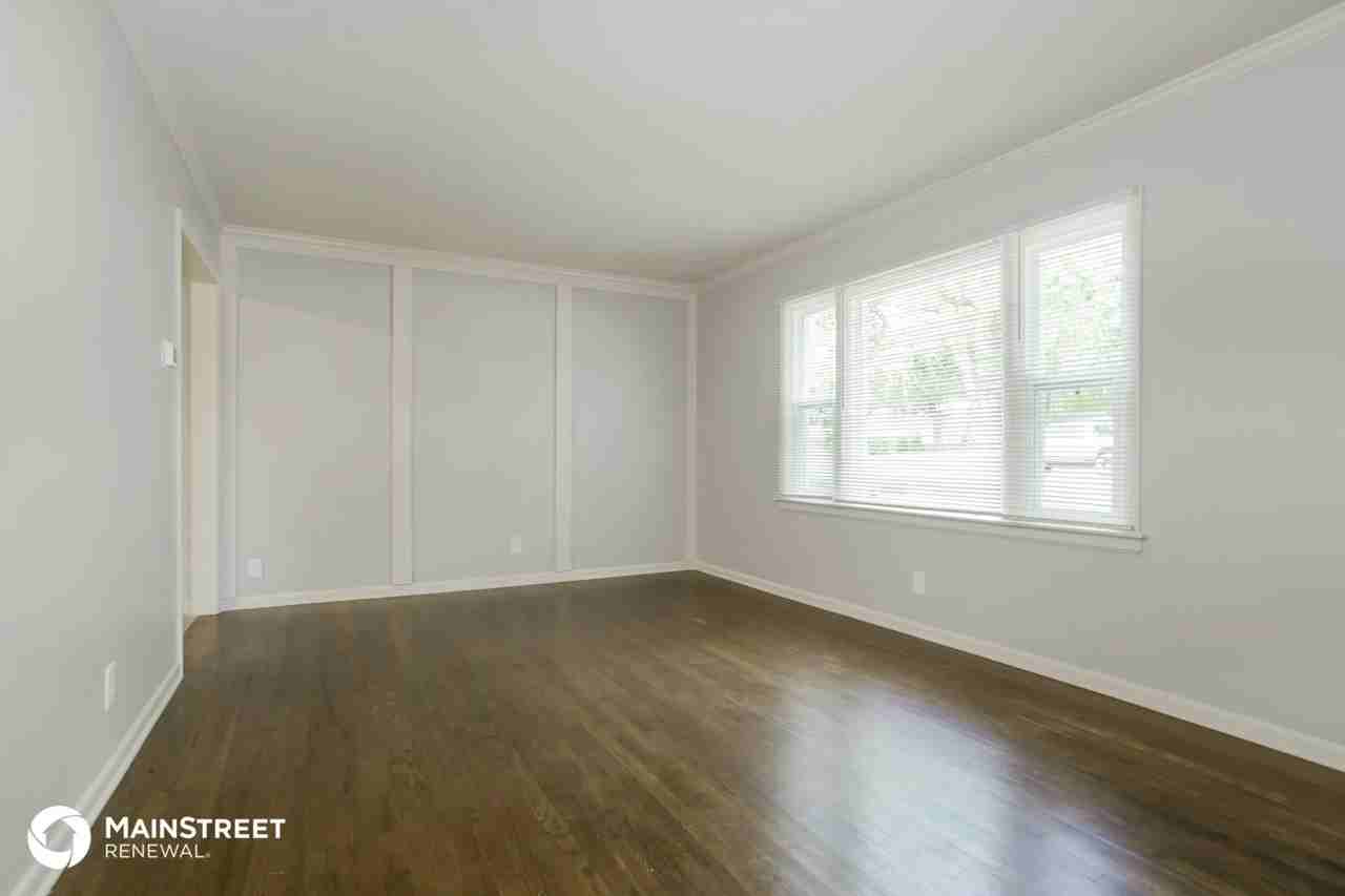 11105 W 69th St - Photo 3 of 16