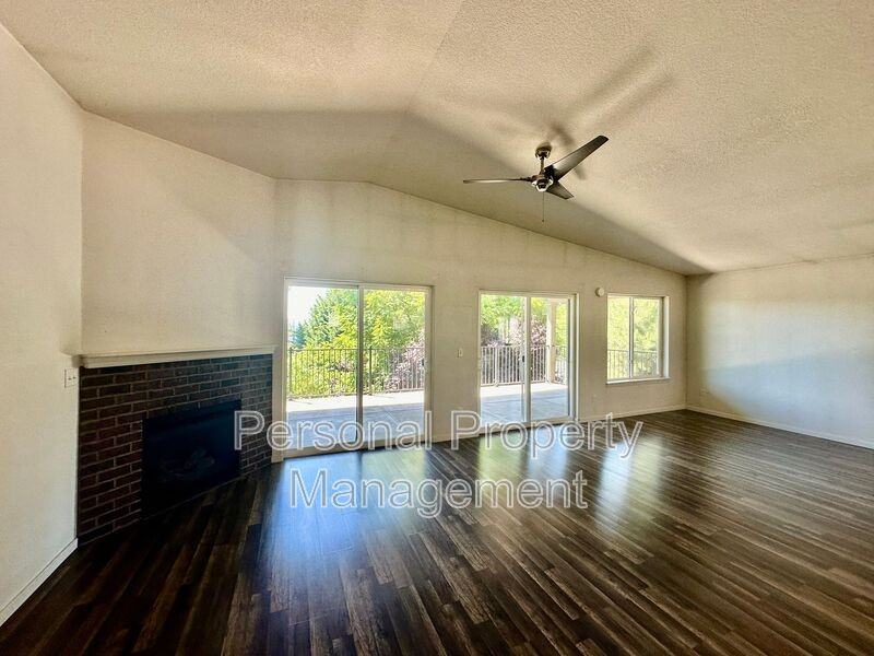 1710 Lincoln Ave - Photo 2 of 10