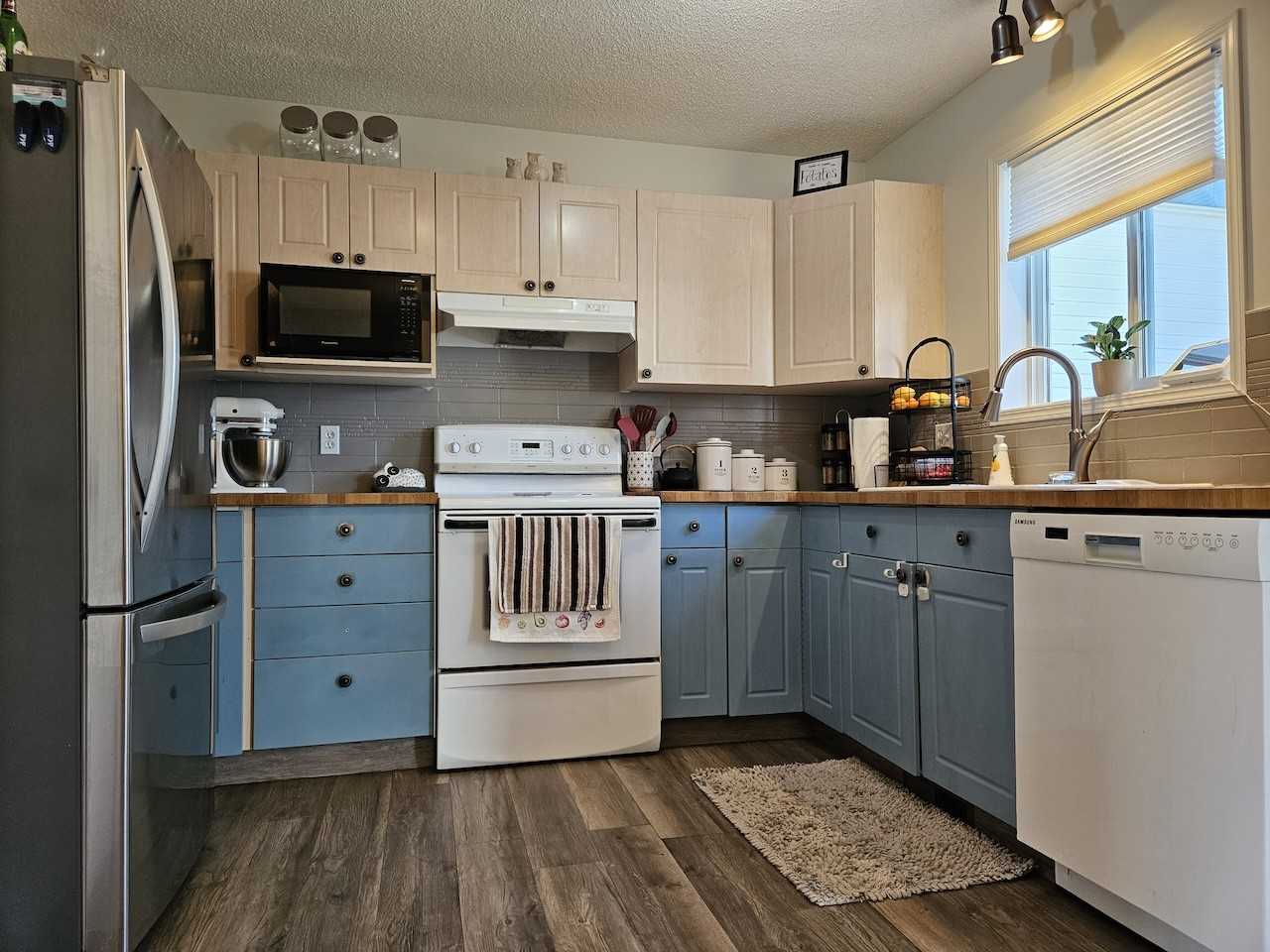 1222 Gillespie Cres Nw - Photo 2 of 19