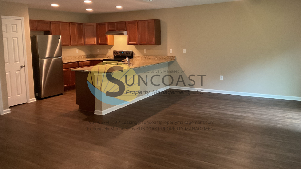 7835 Mariner St - Photo 3 of 15