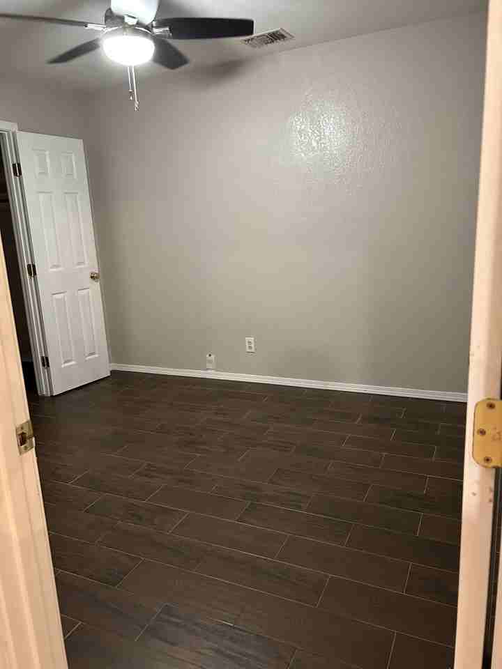 1917 Cornell Ave #NA - Photo 2 of 12