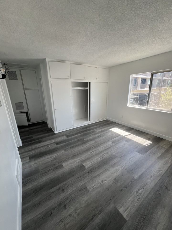 Gladys Apartments - Photo 2 of 13