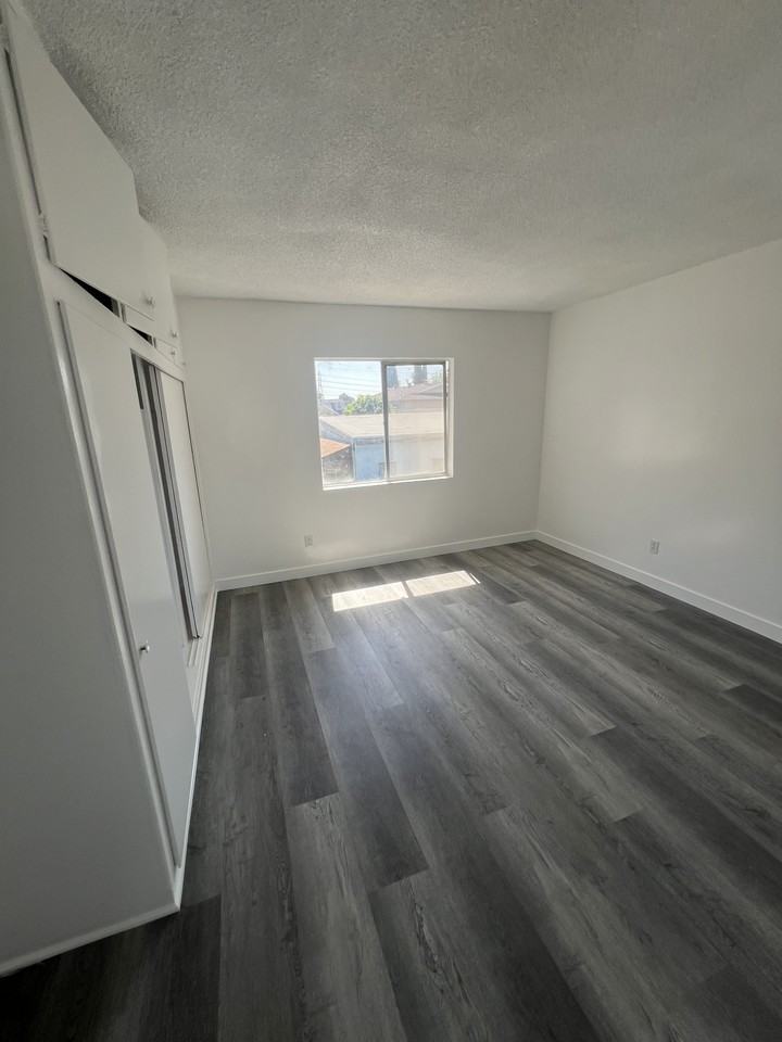 Gladys Apartments - Photo 3 of 13