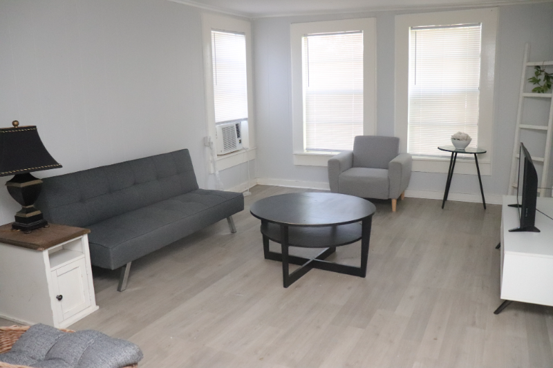 2026 1/2 N Ross Ave - Photo 2 of 11