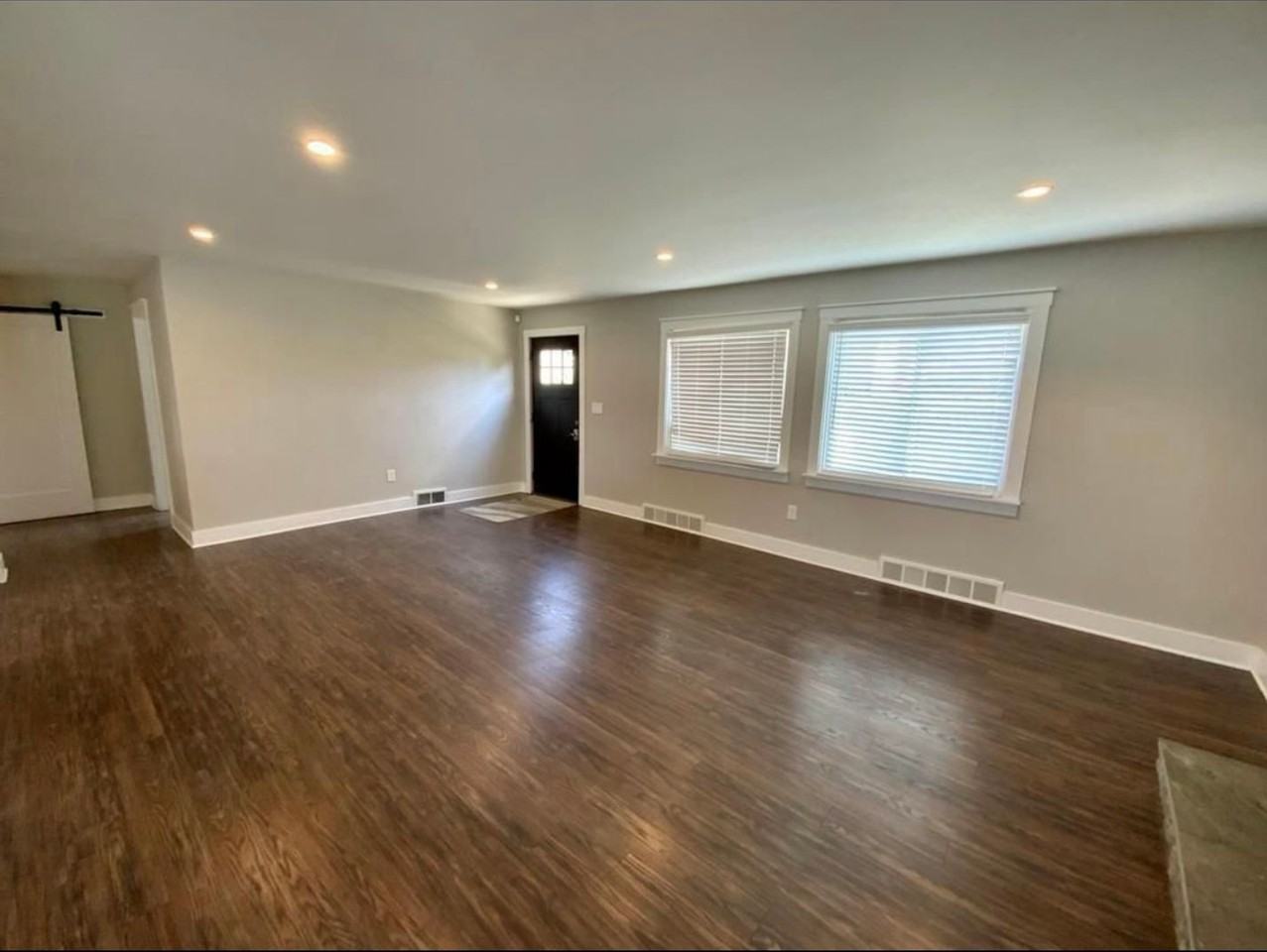 337 Hart Dr - Photo 2 of 20