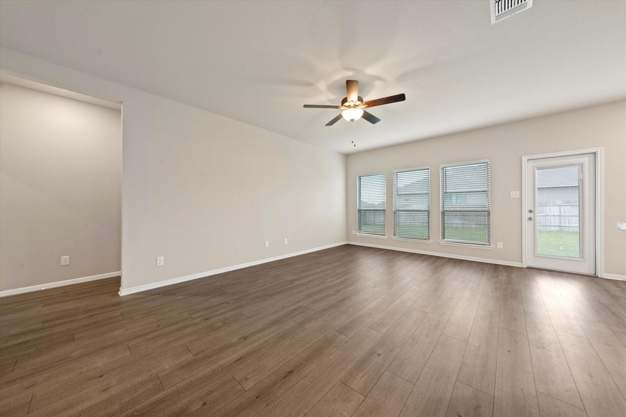 7445 Garden Glen Dr - Photo 4 of 25