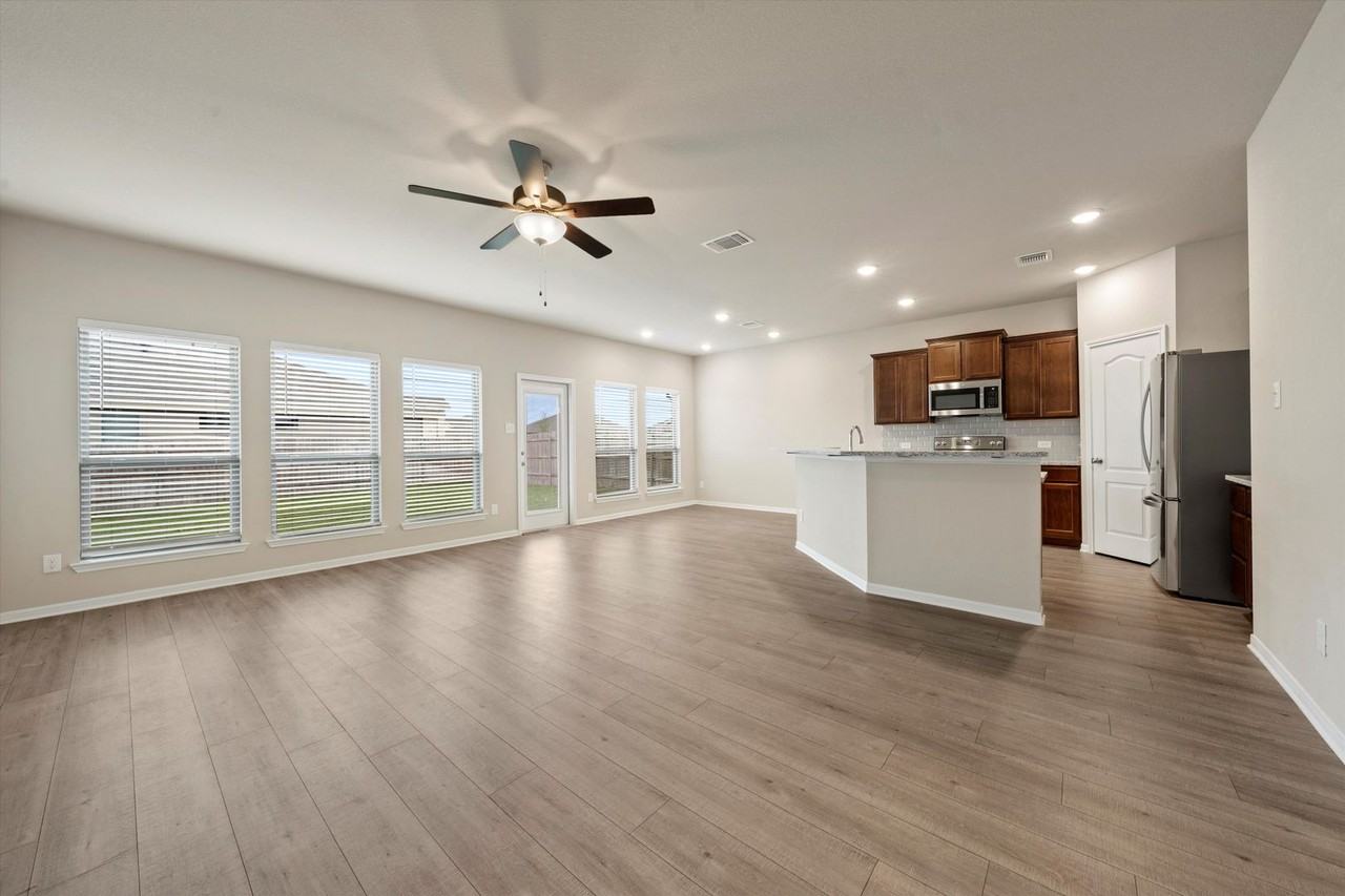 7445 Garden Glen Dr - Photo 5 of 25