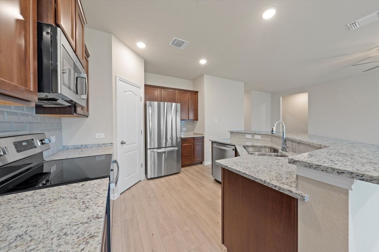 7445 Garden Glen Dr - Photo 6 of 25