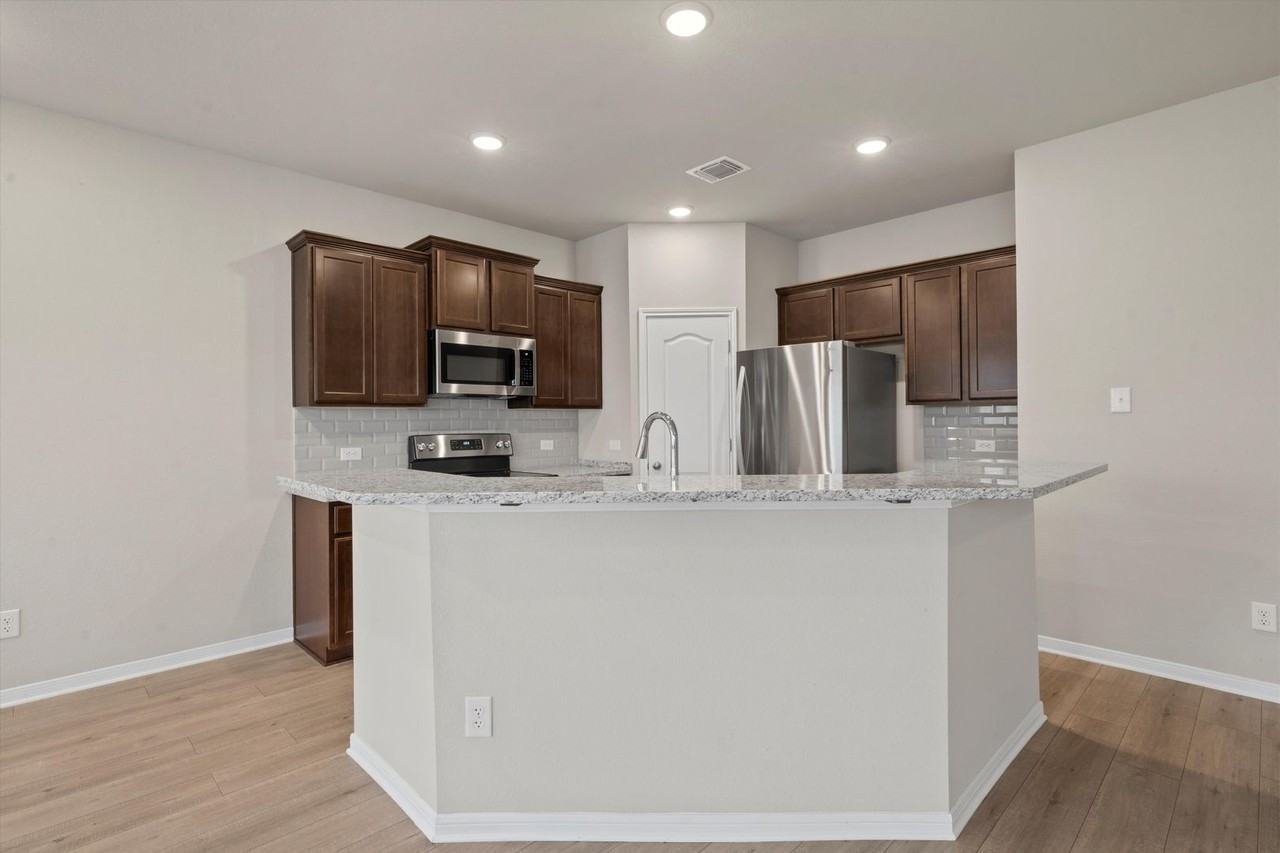 7445 Garden Glen Dr - Photo 7 of 25
