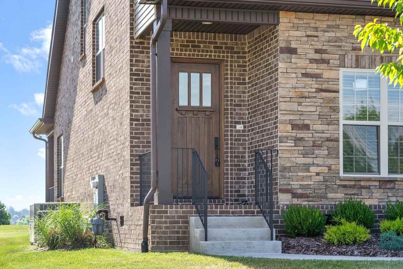 1065 Veridian Dr - Photo 3 of 43