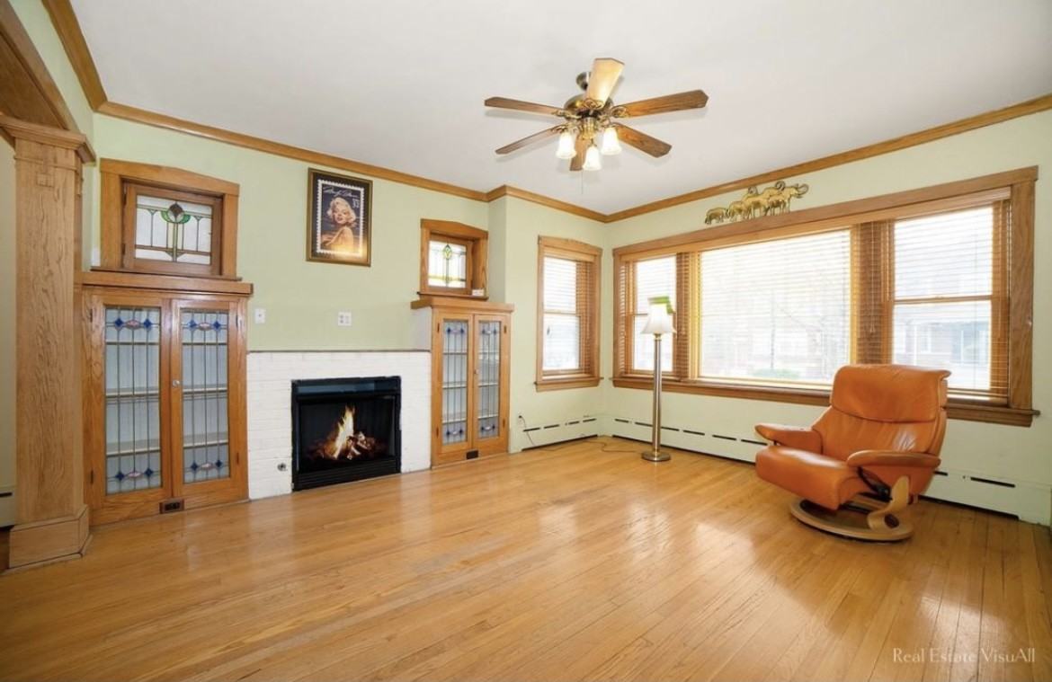 1605 S Austin Blvd #1 - Photo 2 of 5