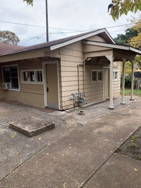 621 Majestic St #BACK - Photo 2 of 10