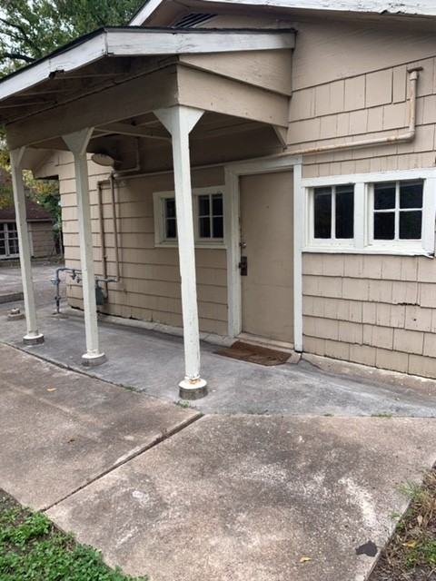 621 Majestic St #BACK - Photo 4 of 10