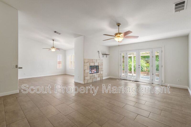 36052 Breman Ct - Photo 3 of 27