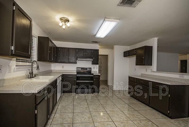 7127 Still Hollow Dr - Photo 5 of 22