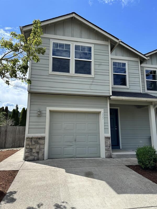 227 Pioneer Dr - Photo 2 of 28