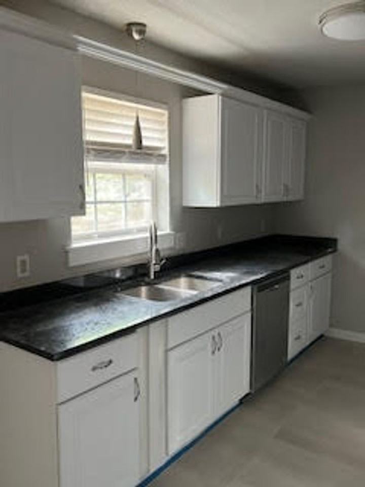 358 S University Ave - Photo 2 of 16