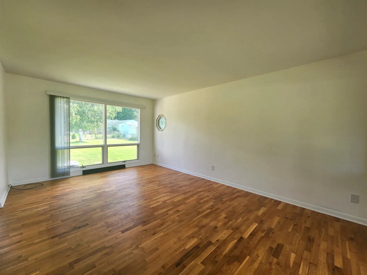 8045 Liskow Ct - Photo 2 of 9