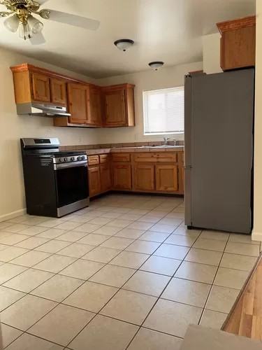 32446 Linderman Ave - Photo 3 of 11