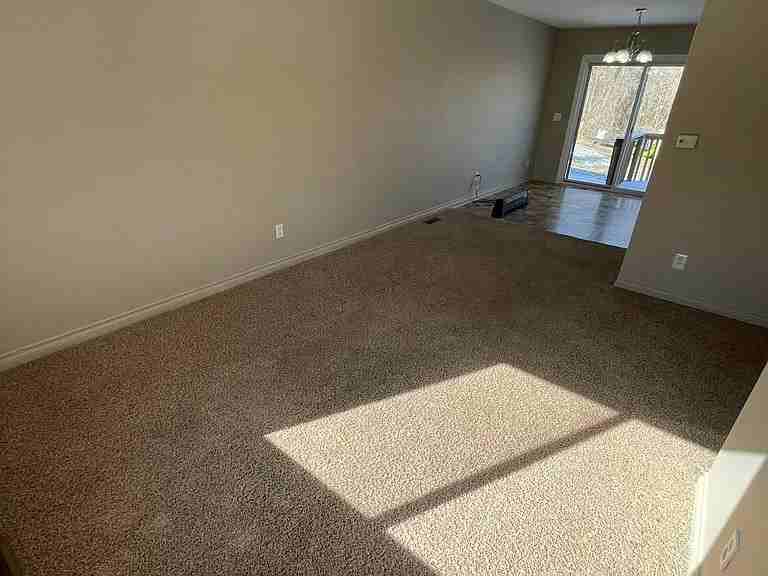 226 W Elm St - Photo 3 of 8