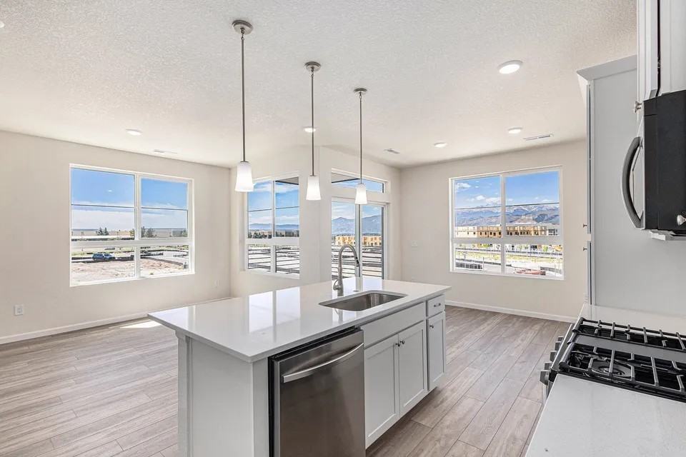 10643 Columbite Hts #10643 - Photo 4 of 19