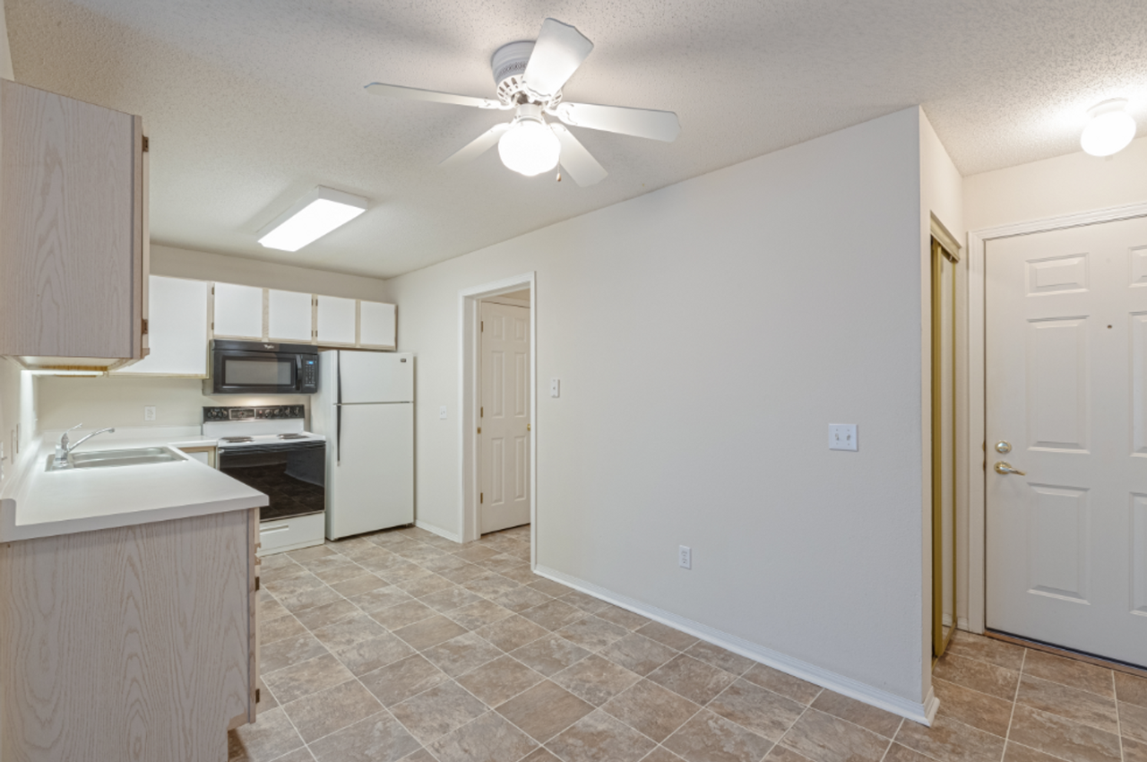 MAJESTIC COVE - Photo 2 of 50