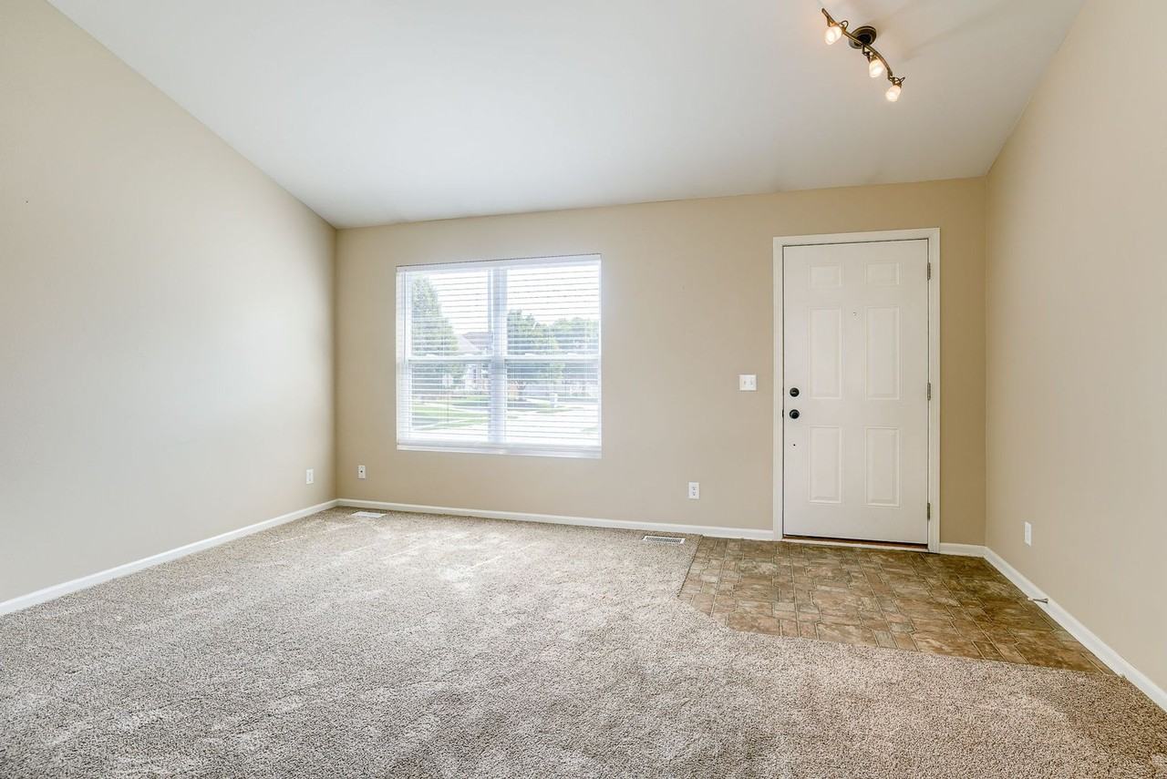 7826 S 161st Ter - Photo 2 of 25