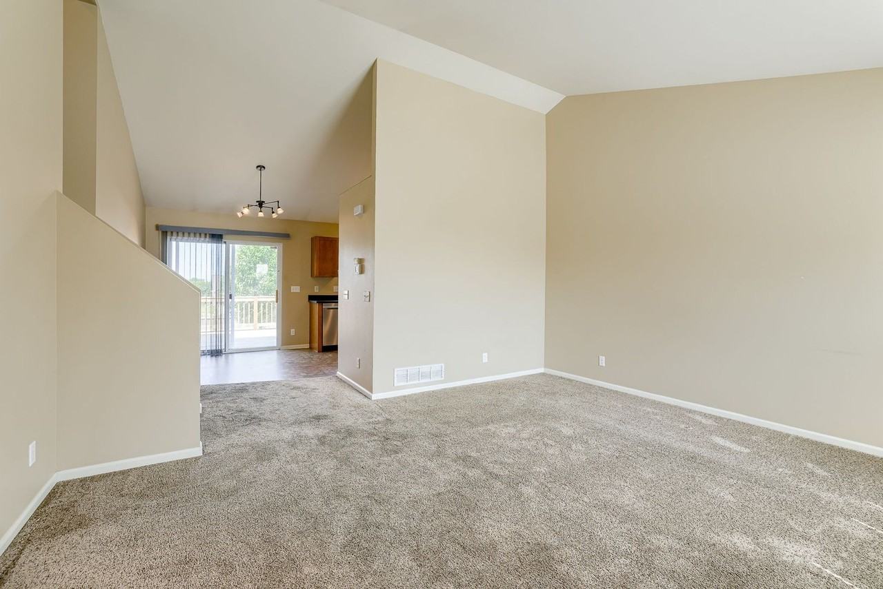 7826 S 161st Ter - Photo 5 of 25