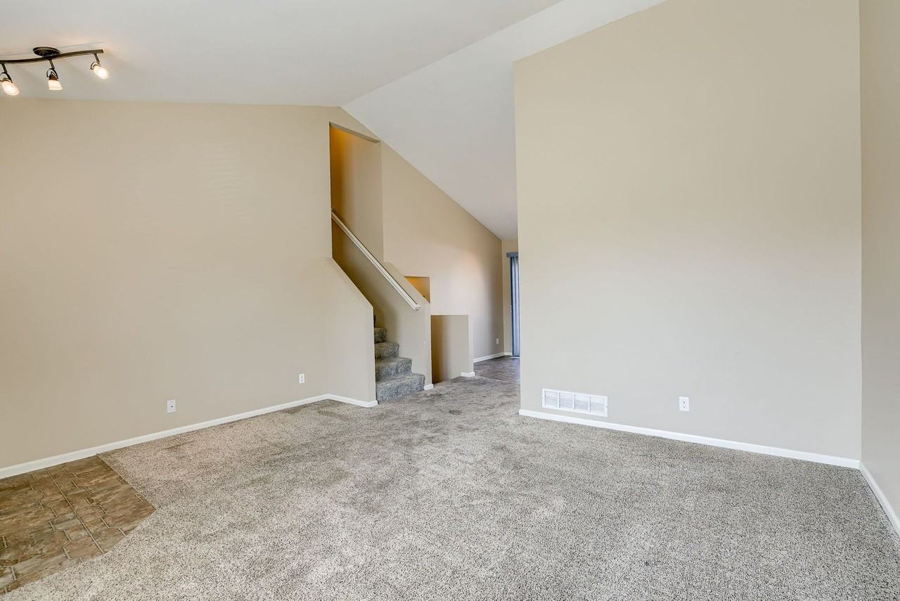 7826 S 161st Ter - Photo 6 of 25
