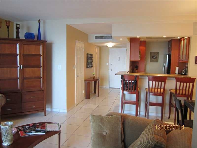 5401 Collins Avenue - Photo 3 of 11