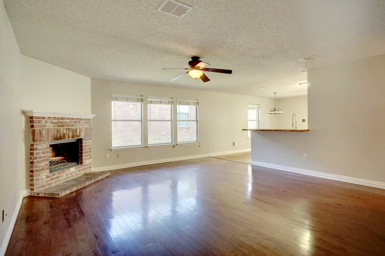 6061 Arabian Ave - Photo 3 of 16