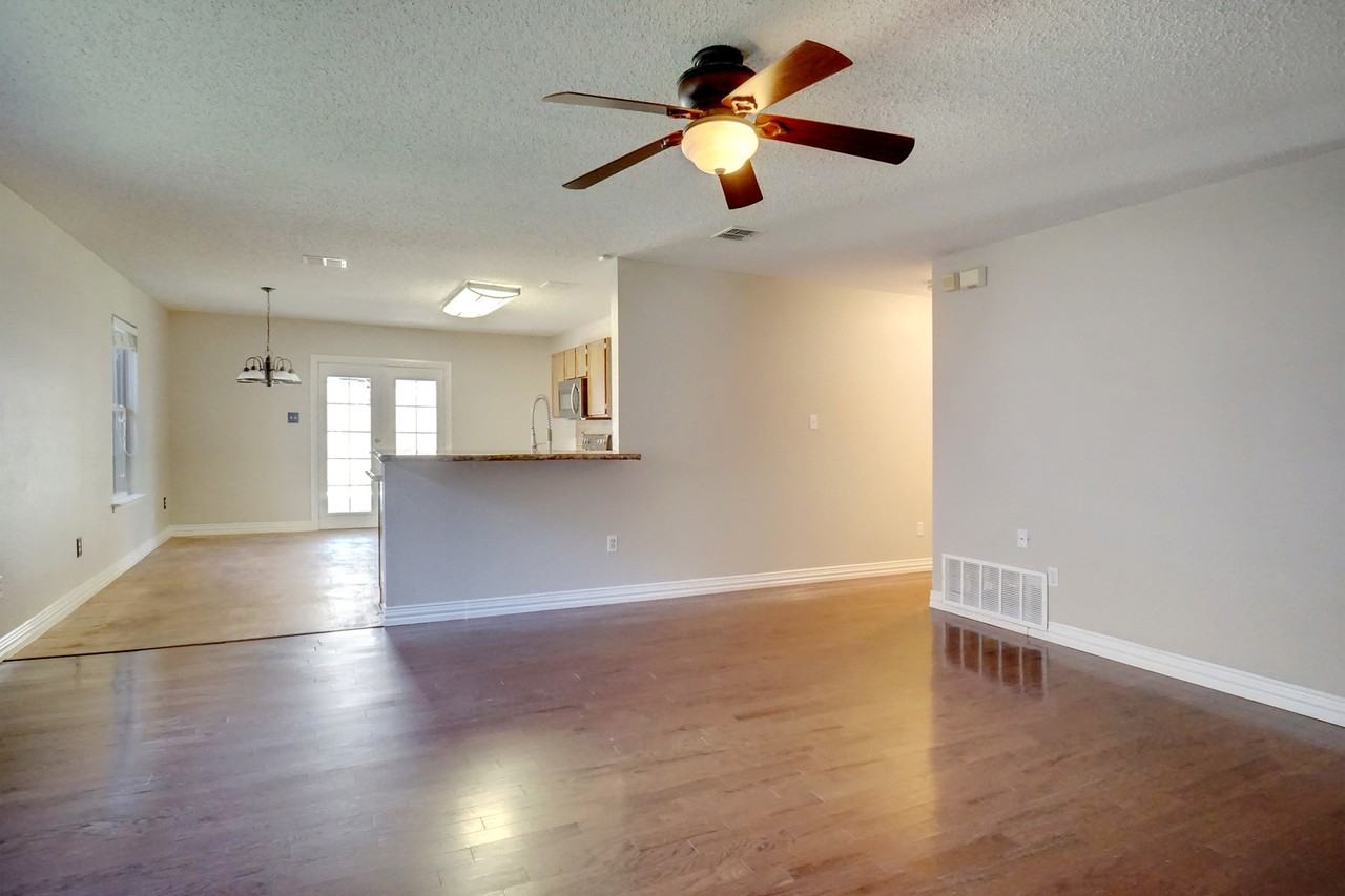 6061 Arabian Ave - Photo 5 of 16